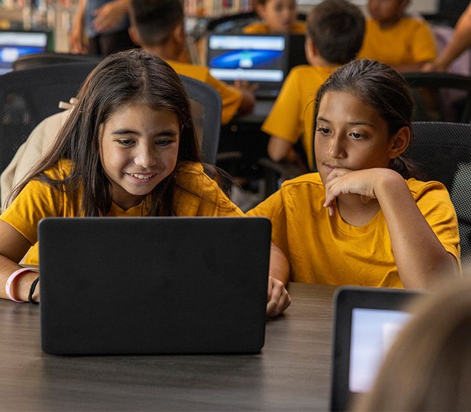 Hawaiian children using a laptop at the ALU LIKE facility