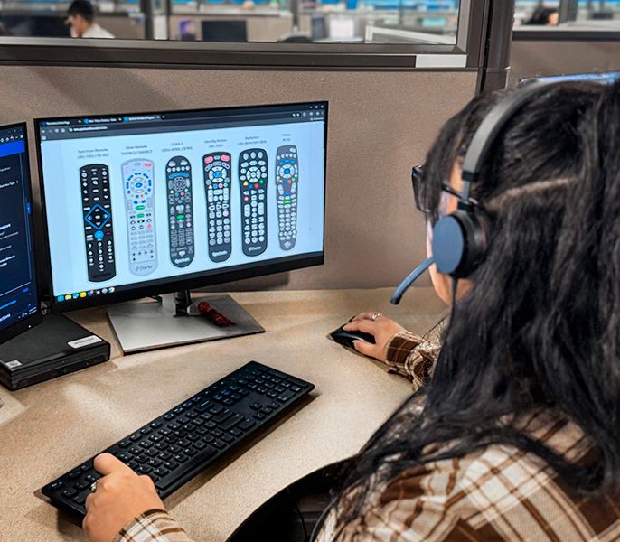 A Spectrum call center agent at her workstation